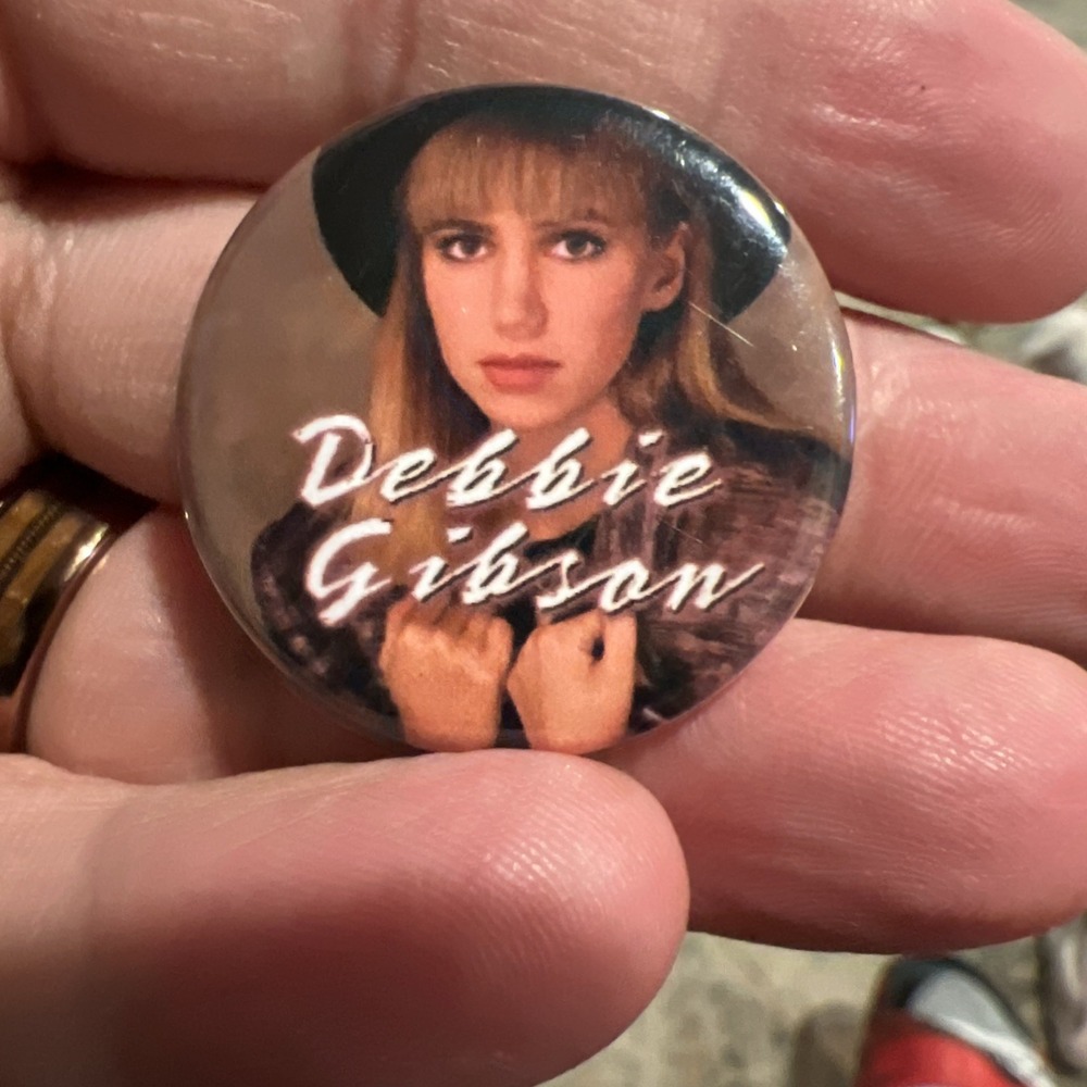 Debbie Gibson Pinback Button Music Artist Famous Song Lost In Your Eyes 1989 VTG